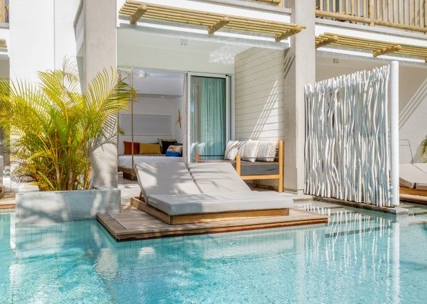 Couple Swim-up - Image 1
