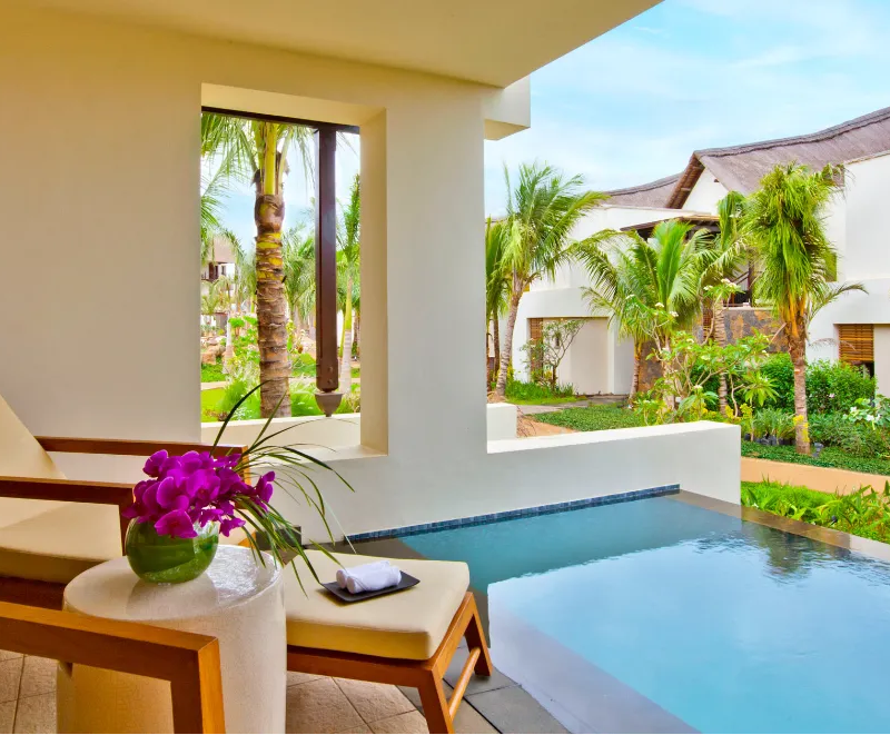 Luxury Pool Suite with Garden - Image 1