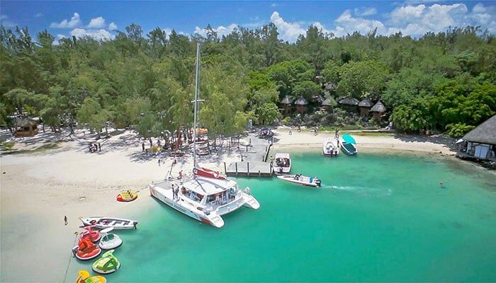 Ile aux Cerfs Catamaran Excursion with Lunch gallery 1