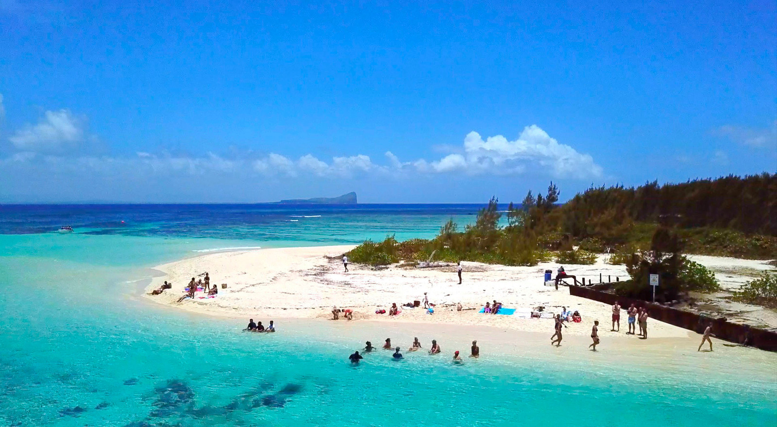 Full-Day Catamaran Trip to Gabriel Island