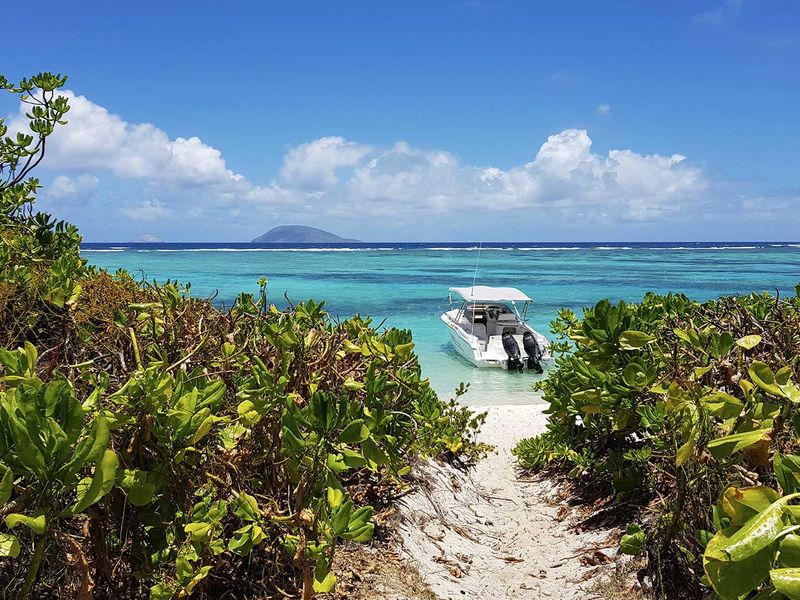 Full-Day Catamaran Trip to Gabriel Island gallery 4